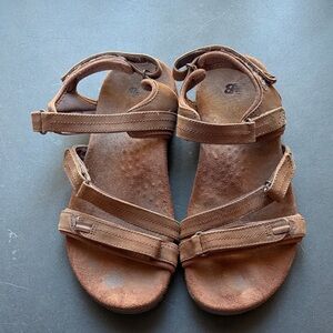 New Balance Maya Revitalign Sport Brown Nubuck Sandals Size 8D (Wide Width)